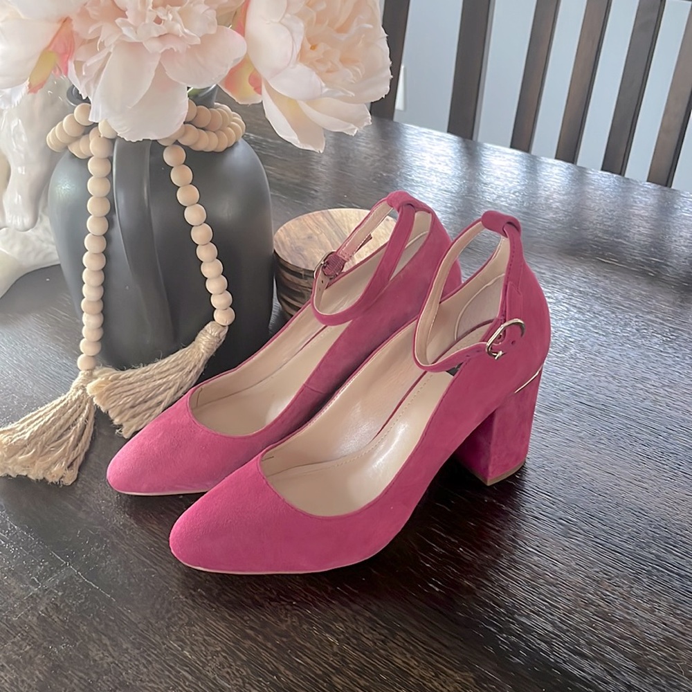 WHBM pink heels 👠